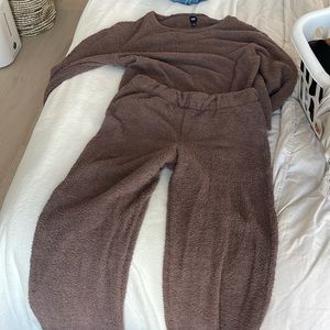 GAP Matching Lounge Set, Brown, Fuzzy - Brand new